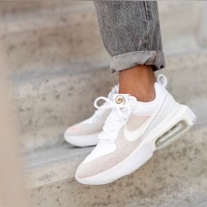 Nike Women's Air Max Verona White/Sail-Atomic Pink-Stone US9-